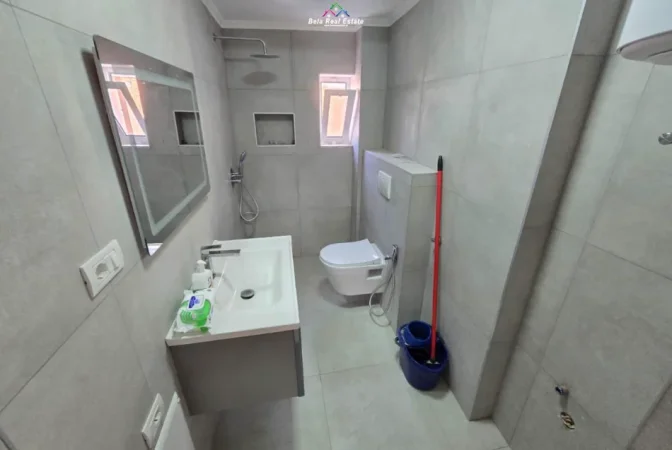 Tirane, jepet me qera zyre Kati 4, 100 m² 700 € (Bulevardi Bajram Curri)