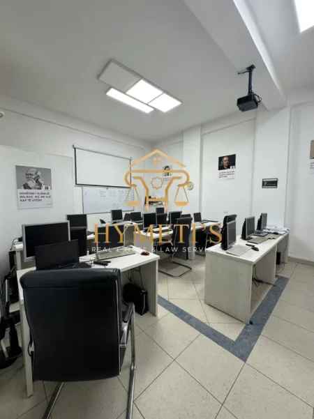 Tirane, shitet ambjent biznesi Kati 0, 48 m² 260.000 € (Rruga e Durresit)