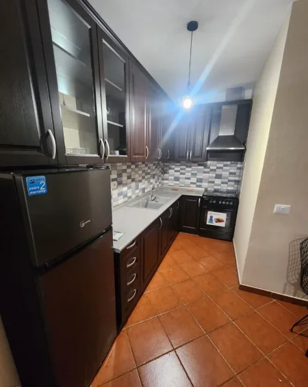 Tirane, jepet me qera apartament 1+1 Kati 9, 56 m² 590 € (Bulevardi Bajram Curri)