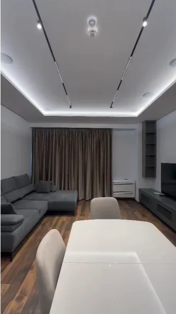 Tirane, jepet me qera apartament 1+1+Aneks+Ballkon Kati 5, 98 m² 1.300 € 