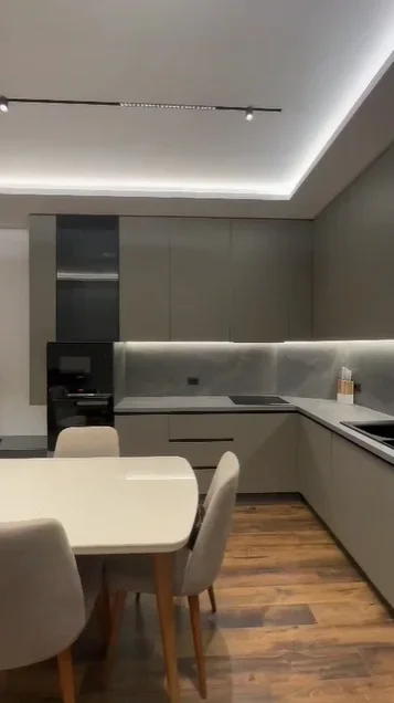 Tirane, jepet me qera apartament 1+1+Aneks+Ballkon Kati 5, 98 m² 1.300 € 