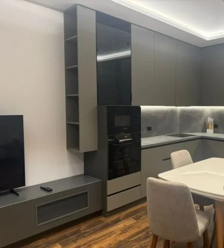 Tirane, jepet me qera apartament 1+1+Aneks+Ballkon Kati 5, 98 m² 1.300 € 
