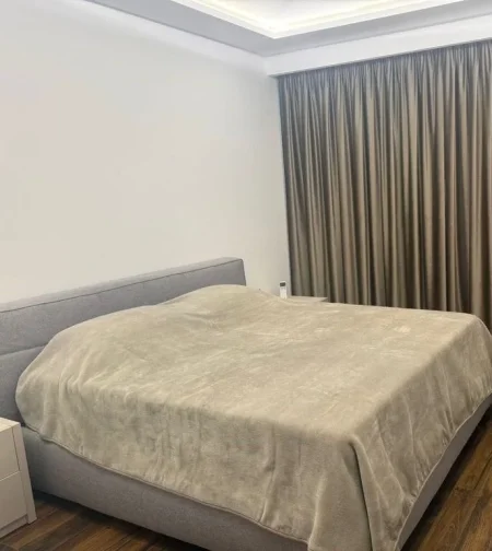 Tirane, jepet me qera apartament 1+1+Aneks+Ballkon Kati 5, 98 m² 1.300 € 