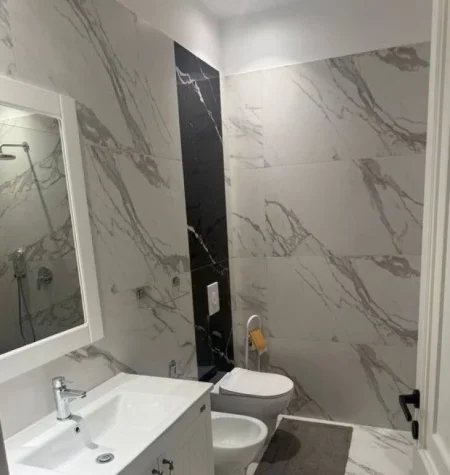 Tirane, jepet me qera apartament 1+1+Aneks+Ballkon Kati 5, 98 m² 1.300 € 