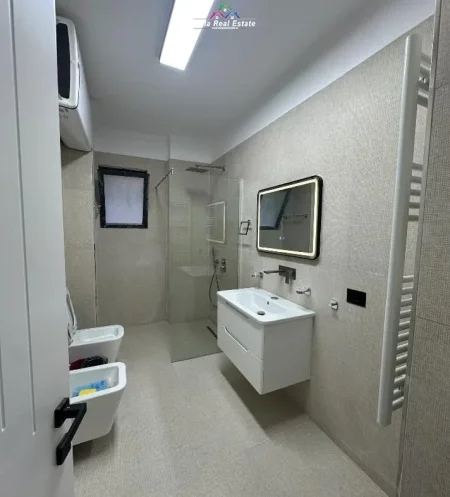 Tirane, jepet me qera apartament 2+1 Kati 2, 100 m² 780 € (KODRA E DIELLIT)