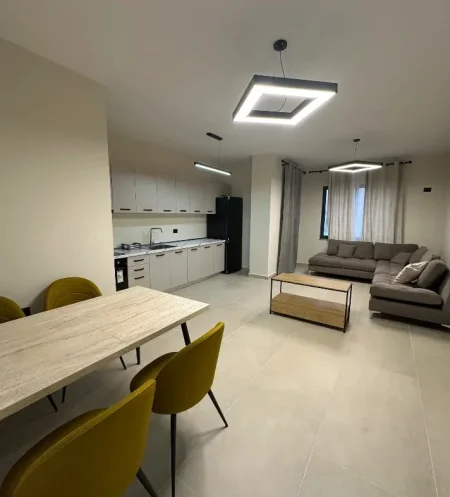 Tirane, jepet me qera apartament 2+1 Kati 2, 100 m² 780 € (KODRA E DIELLIT)
