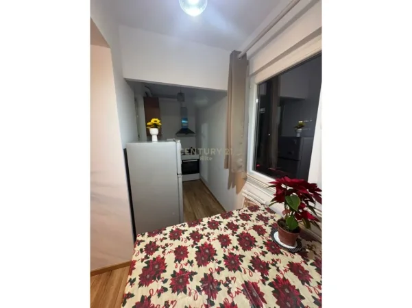 Tirane, jepet me qera apartament 1+1 Kati 1, 60 m² 450 € (21 Dhjetori)