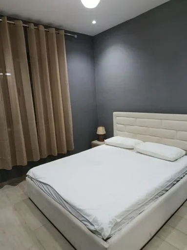 Tirane, jepet me qera apartament 1+1 Kati 1, 45 m² 500 € (iSH bLLOKU, kAFE ROMA)