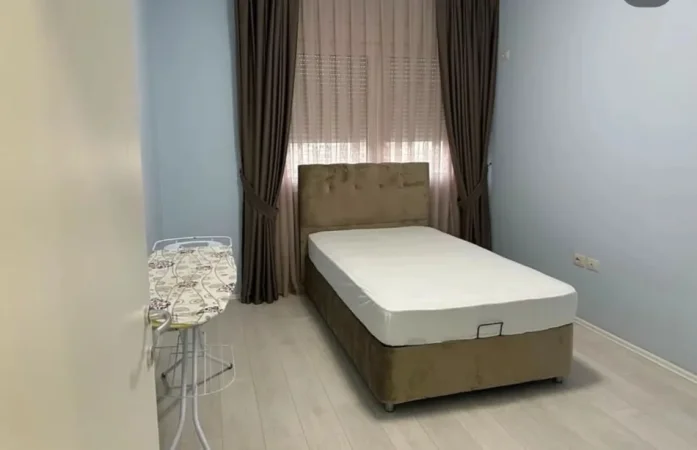 Tirane, jepet me qera apartament 3+1+Aneks+Ballkon Kati 4, 191 m² 1.400 € 