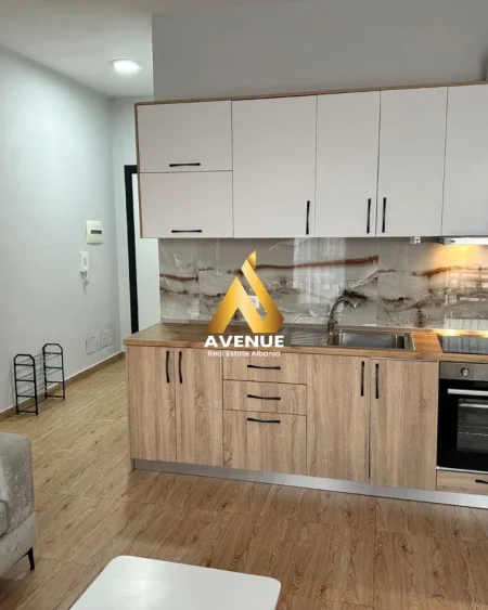 Tirane, jepet me qera apartament 1+1+Ballkon Kati 8, 75 m² 75 € (Rruga Riza Cerova)