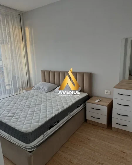 Tirane, jepet me qera apartament 1+1+Ballkon Kati 8, 75 m² 75 € (Rruga Riza Cerova)