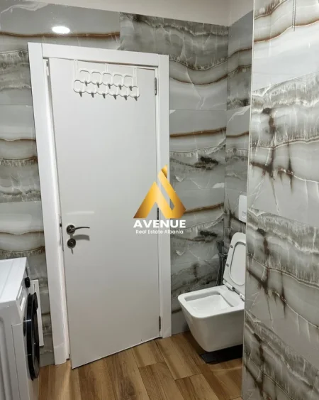 Tirane, jepet me qera apartament 1+1+Ballkon Kati 8, 75 m² 75 € (Rruga Riza Cerova)