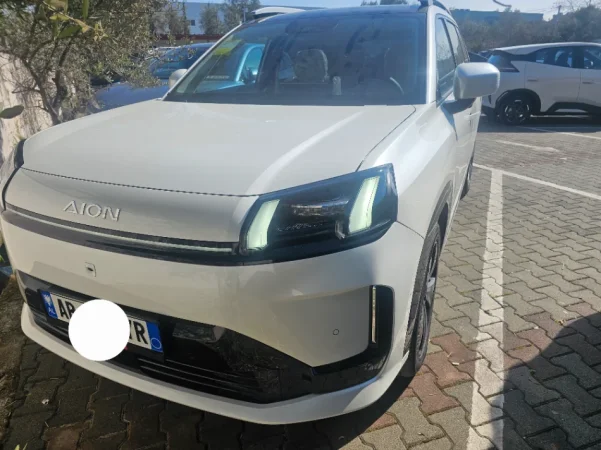 Tirane, shes makine elektrike Aion V Elektrike, e bardhë automatik Klima 2.000 km 23.000 €