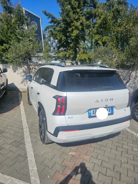 Tirane, shes makine elektrike Aion V Elektrike, e bardhë automatik Klima 2.000 km 23.000 €