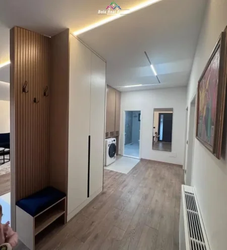 Tirane, jepet me qera Vile 2+1 Kati 3, 120 m² 900 € (san bruzi)