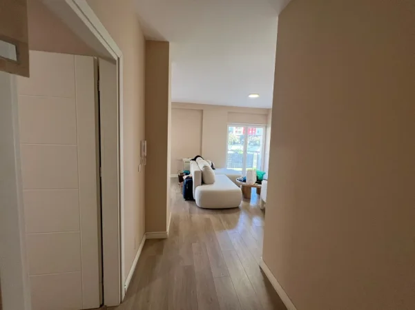 Tirane, jepet me qera apartament 2+1+Aneks+Ballkon Kati 2, 115 m² 1.500 € 