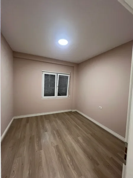 Tirane, jepet me qera apartament 2+1+Aneks+Ballkon Kati 2, 115 m² 1.500 € 