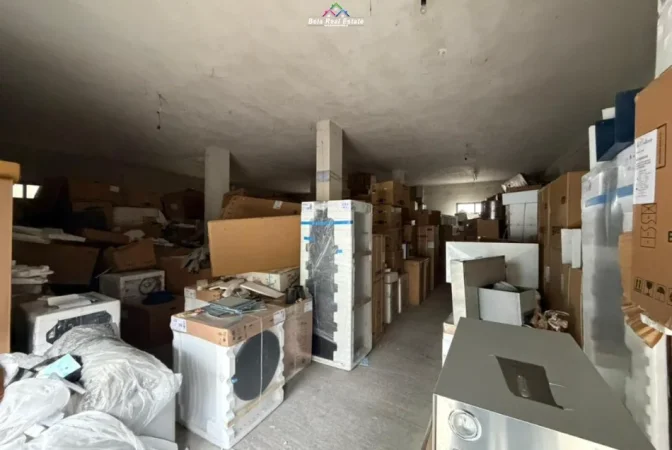 Tirane, jepet me qera magazine Kati 0, 180 m² 935 € (21 dhjetori)