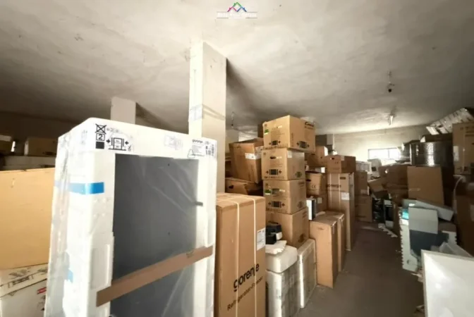 Tirane, jepet me qera magazine Kati 0, 180 m² 935 € (21 dhjetori)