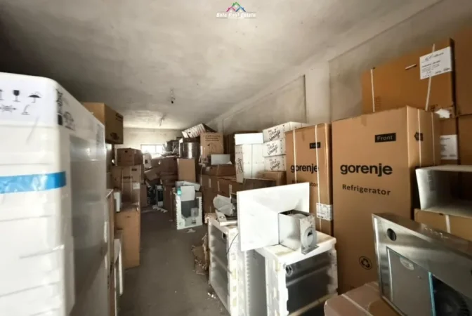 Tirane, jepet me qera magazine Kati 0, 180 m² 935 € (21 dhjetori)