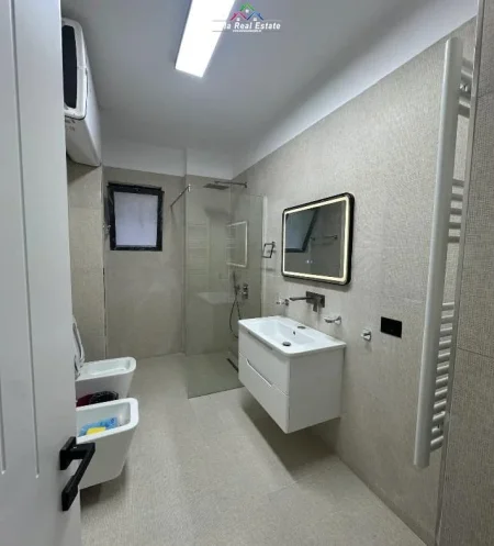 Tirane, jepet me qera apartament 2+1 Kati 2, 100 m² 780 € (Rruga Rrapo Hekali)