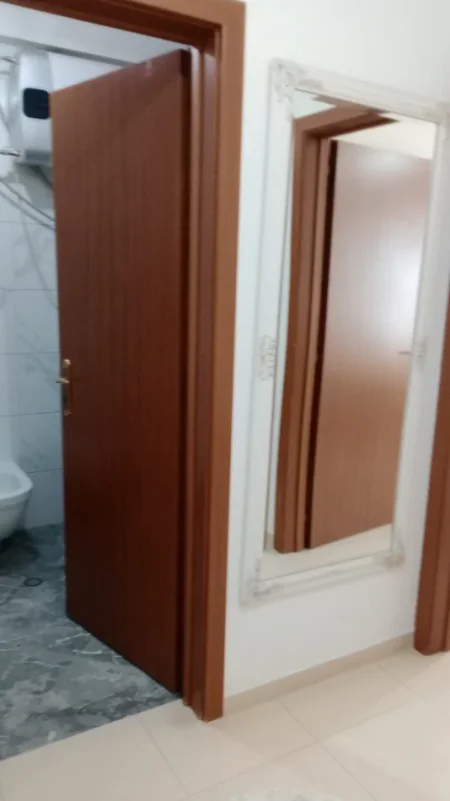 Tirane, jepet me qera apartament 1+1+Ballkon Kati 8, 70 m² 450 €