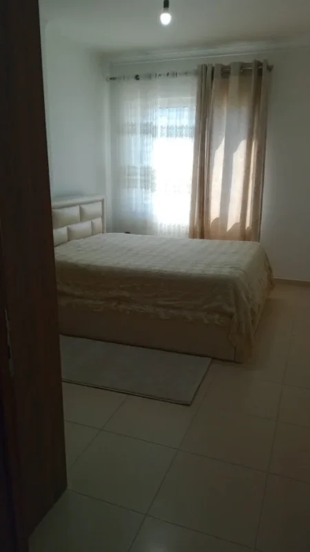 Tirane, jepet me qera apartament 1+1+Ballkon Kati 8, 70 m² 450 €