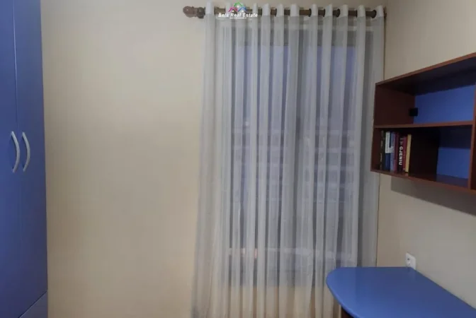 Tirane, jepet me qera apartament 1+1+Ballkon Kati 9, 56 m² 590 € (pallati me shigjeta)