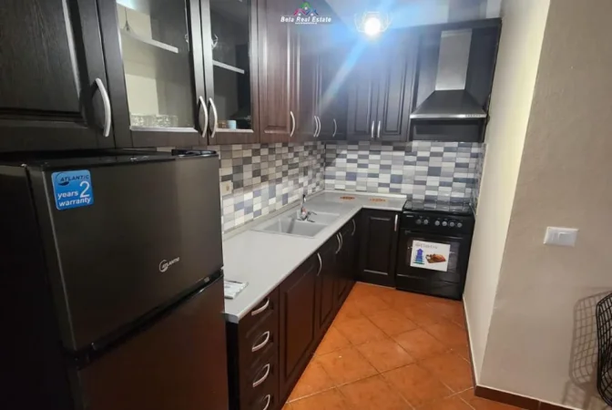 Tirane, jepet me qera apartament 1+1+Ballkon Kati 9, 56 m² 590 € (pallati me shigjeta)