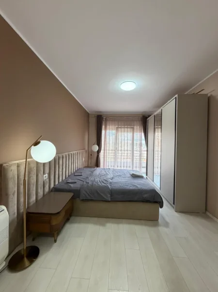 Tirane, jepet me qera apartament 3+1+Ballkon Kati 4, 190 m² 1.400 € (Kompleksi Fz)Liqeni i Thatë ✨