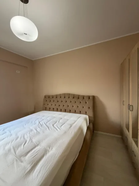 Tirane, jepet me qera apartament 3+1+Ballkon Kati 4, 190 m² 1.400 € (Kompleksi Fz)Liqeni i Thatë ✨
