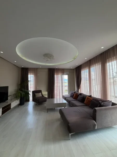 Tirane, jepet me qera apartament 3+1+Ballkon Kati 4, 190 m² 1.400 € (Kompleksi Fz)Liqeni i Thatë ✨