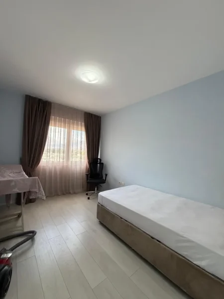 Tirane, jepet me qera apartament 3+1+Ballkon Kati 4, 190 m² 1.400 € (Kompleksi Fz)Liqeni i Thatë ✨