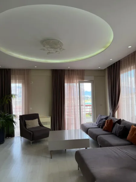 Tirane, jepet me qera apartament 3+1+Ballkon Kati 4, 190 m² 1.400 € (Kompleksi Fz)Liqeni i Thatë ✨