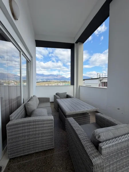 Tirane, jepet me qera apartament 3+1+Ballkon Kati 4, 190 m² 1.400 € (Kompleksi Fz)Liqeni i Thatë ✨