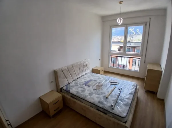 Tirane, jepet me qera apartament 1+1 Kati 7, 65 m² 400 € 