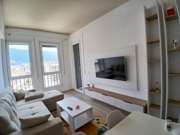 Tirane, jepet me qera apartament 1+1 Kati 7, 65 m² 500 € 