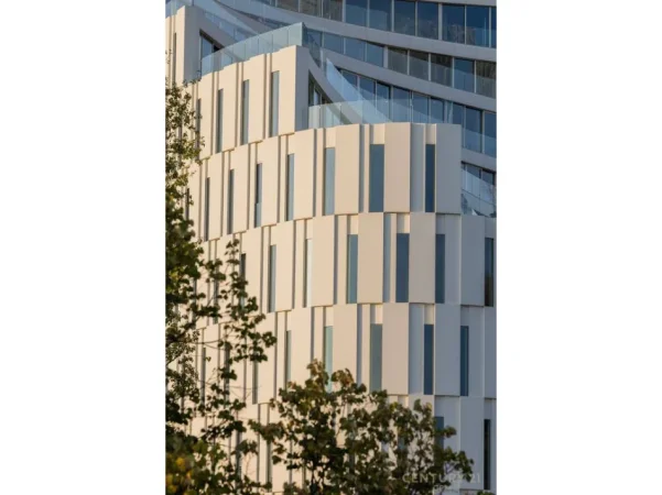 Tirane, jepet me qera ambjent biznesi Kati 6, 698 m² (Met Building)