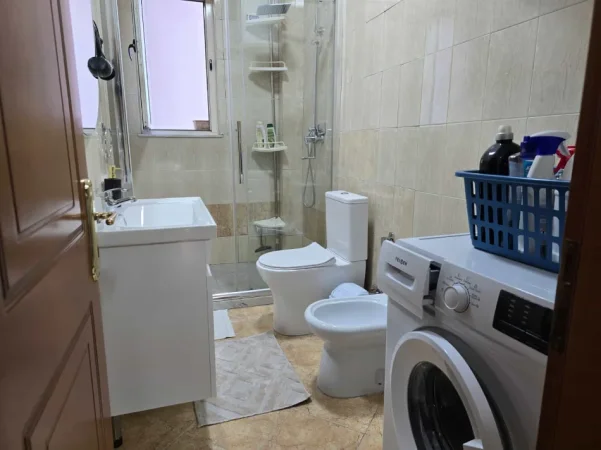 Tirane, jepet me qera apartament 1+1 Kati 2, 65 m² 650 € (Rruga Siri Kodra)