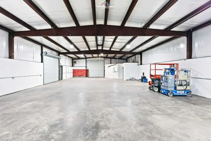 Tirane, jepet me qera magazine Kati 0, 300 m² 1.260 € (allias)