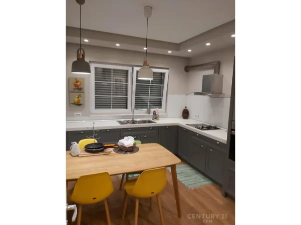 Tirane, jepet me qera apartament 1+1 Kati 5, 75 m² 650 € (myslym shyri)