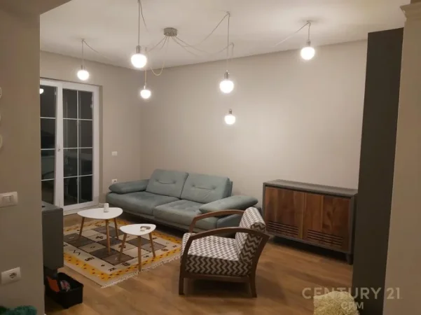 Tirane, jepet me qera apartament 1+1 Kati 5, 75 m² 650 € (myslym shyri)