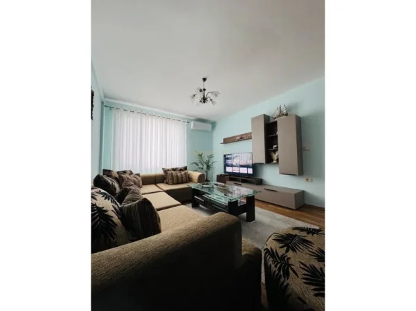 Tirane, jepet me qera apartament 1+1 Kati 5, 70 m² 700 € (gjik kukali)