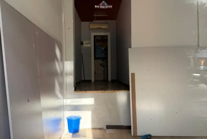 Tirane, jepet me qera dyqan Kati 0, 35 m² 1.800 € (bulevardi zogu i pare)