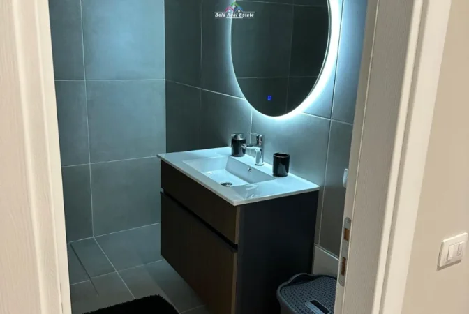 Tirane, jepet me qera apartament 2+1+Ballkon Kati 7, 90 m² 785 € 