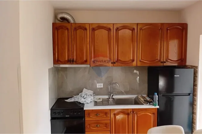 Tirane, jepet me qera apartament 1+1 Kati 3, 50 m² 500 € (Ambasada Amerikane)