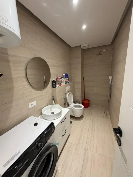 Tirane, jepet me qera apartament 2+1+Ballkon Kati 8, 95 m² 500 € (Apartament 2+1+Verande Per Qera Totalisht ai Mobiluar)