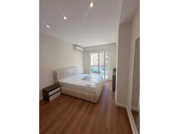 Tirane, jepet me qera apartament 2+1 Kati 2, 90 m² 850 € (Shkolla niket dardani)