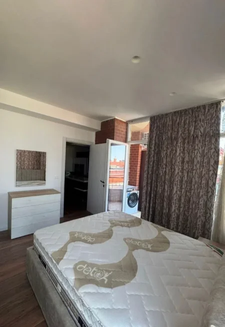 Tirane, jap me qera apartament 1+1+Ballkon Kati 7, 90 m² 500 € (Kodra e Diellit, prane supermarket Aldi)