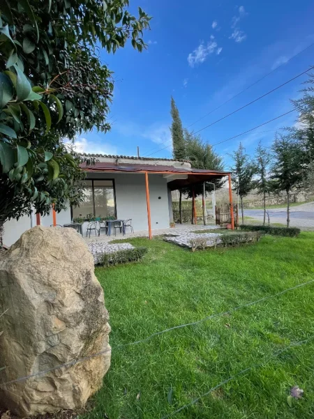 Tirane, jepet me qera lokal Kati 0, 50 m² 400 €